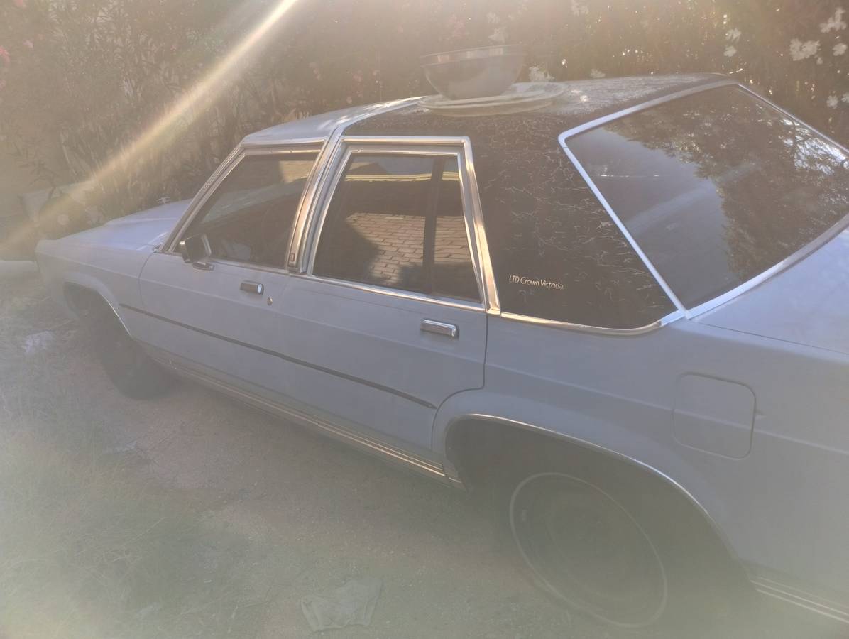 Ford-crown-victoria-1988-blue-5