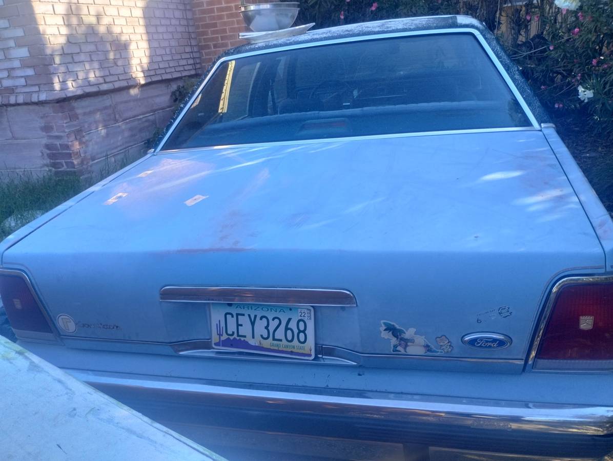 Ford-crown-victoria-1988-blue