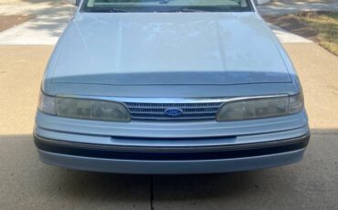 Ford-crown-victoria-1994-silver-1