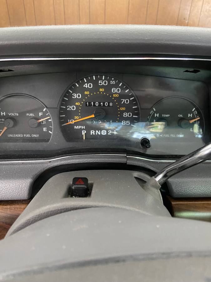 Ford-crown-victoria-1994-silver-11
