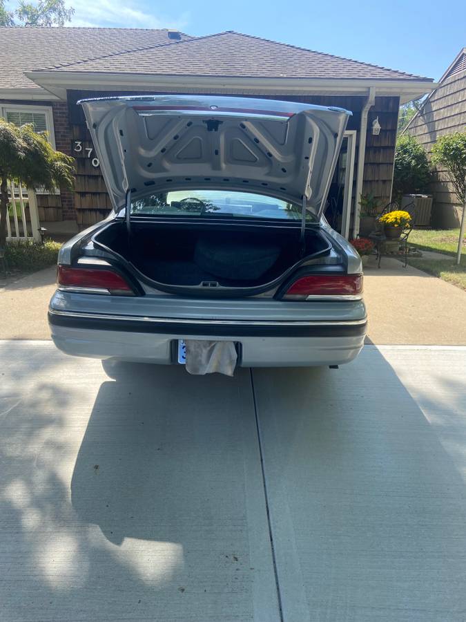 Ford-crown-victoria-1994-silver-7