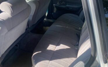 Ford-crown-victoria-1994-silver-8