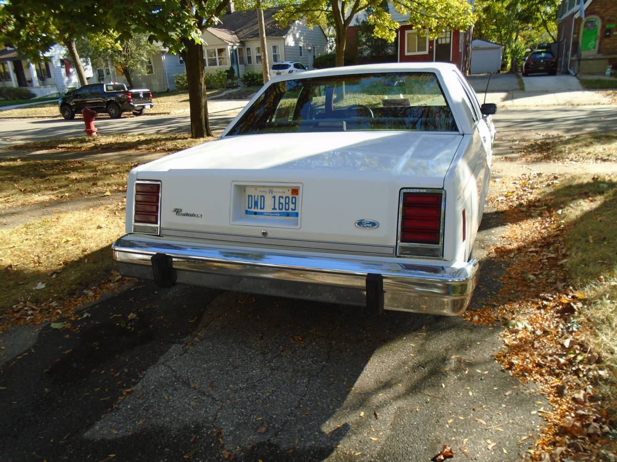 Ford-crown-victoria-lx-1987-white-1