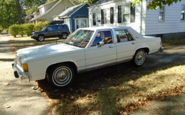 Ford-crown-victoria-lx-1987-white-3