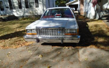 Ford-crown-victoria-lx-1987-white