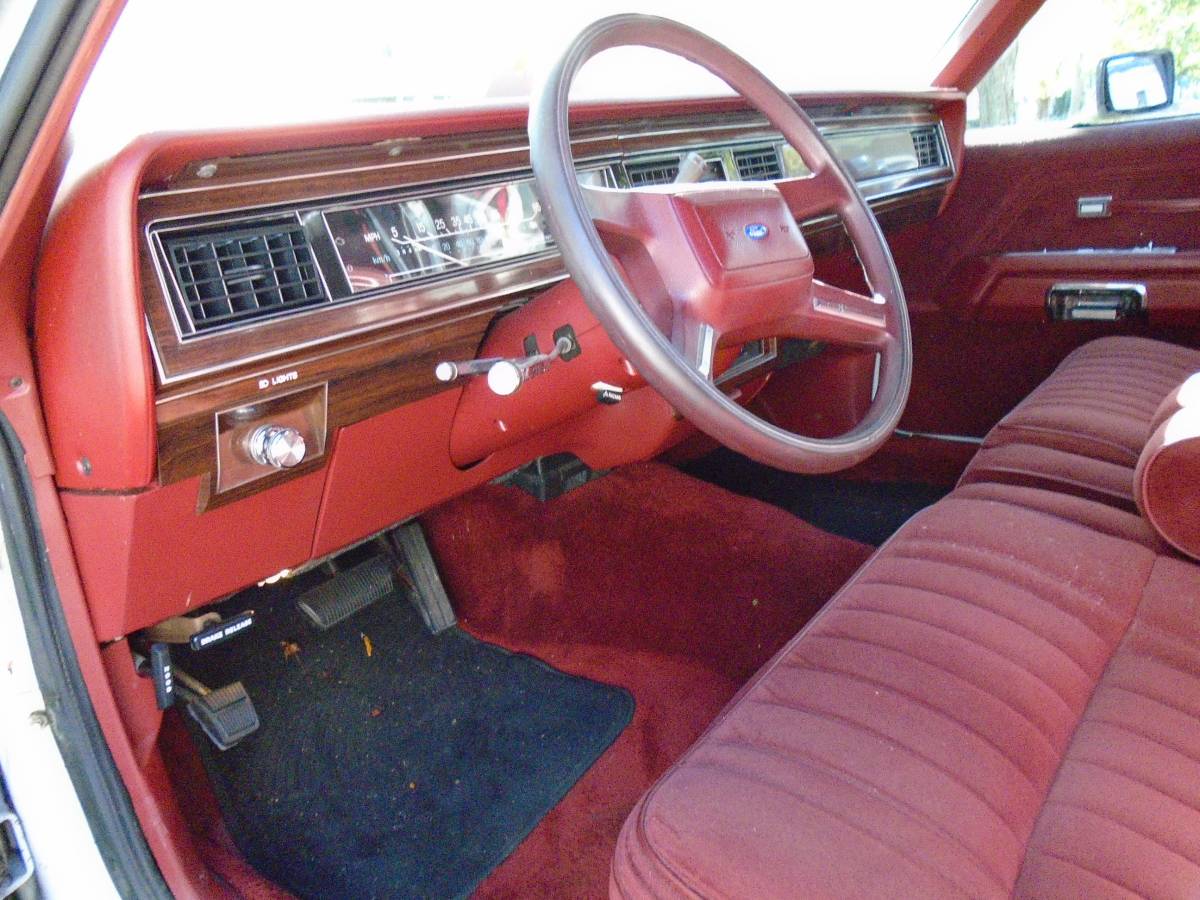 Ford-crown-victoria-lx-1987-white-4