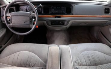 Ford-crown-victoria-lx-1995-black-16