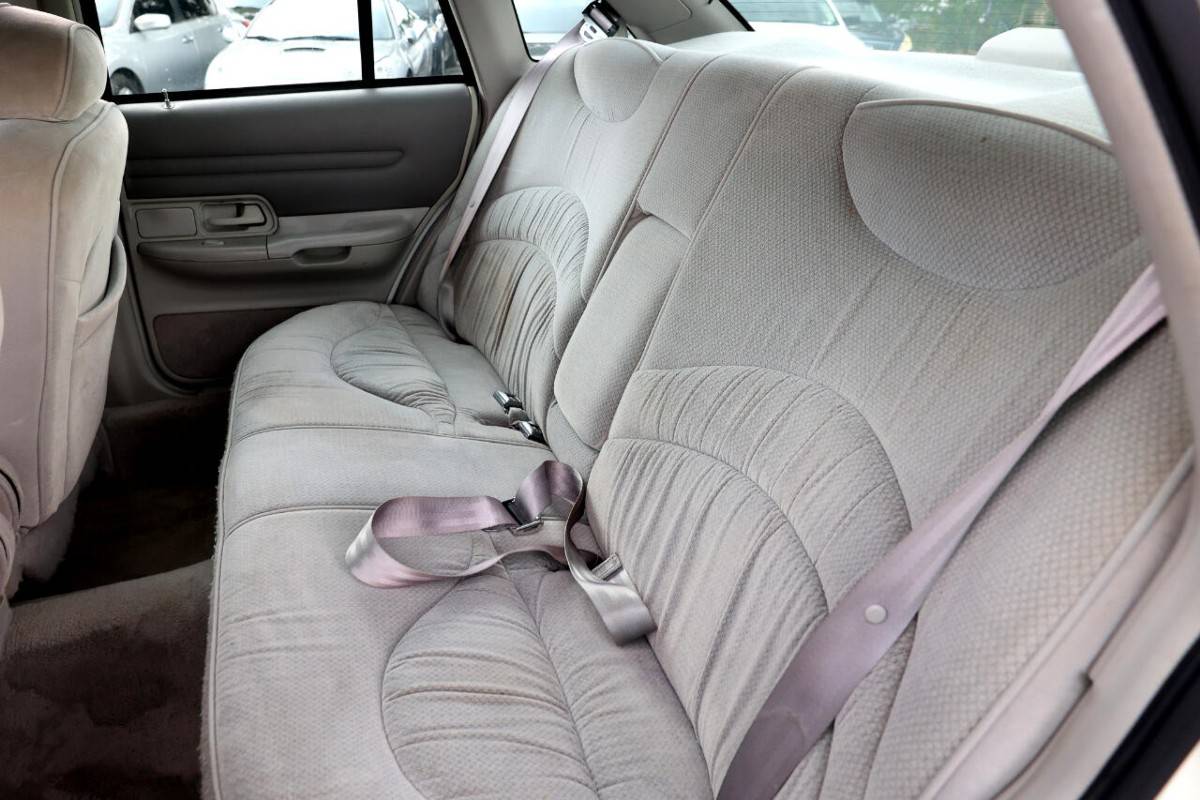 Ford-crown-victoria-lx-1995-black-17