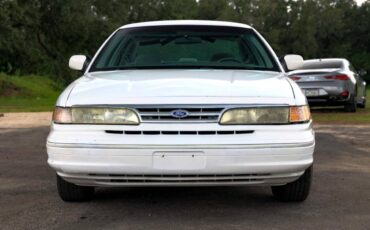 Ford-crown-victoria-lx-1995-black-18