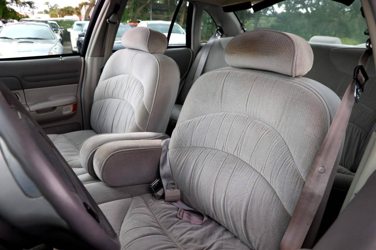 Ford-crown-victoria-lx-1995-black-22