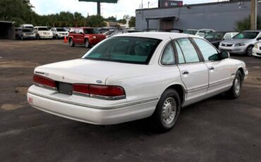 Ford-crown-victoria-lx-1995-black-25