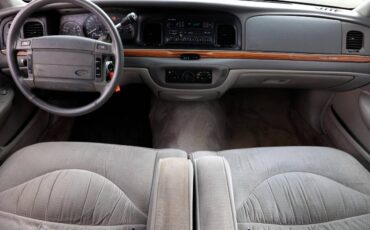 Ford-crown-victoria-lx-1995-black-33
