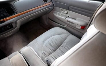 Ford-crown-victoria-lx-1995-black-37