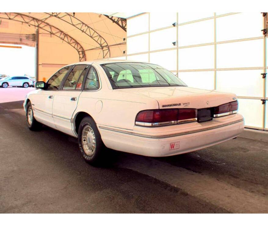 Ford-crown-victoria-lx-1995-black-7