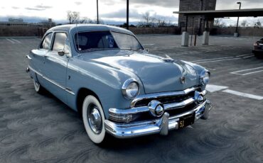 Ford-custom-tudor-1951-blue-1