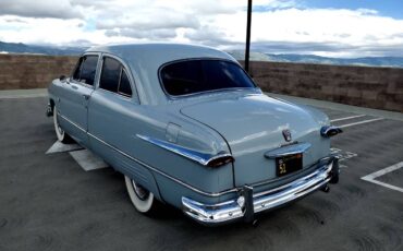 Ford-custom-tudor-1951-blue-2