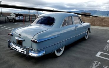 Ford-custom-tudor-1951-blue-3