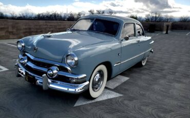 Ford-custom-tudor-1951-blue
