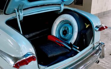 Ford-custom-tudor-1951-blue-4