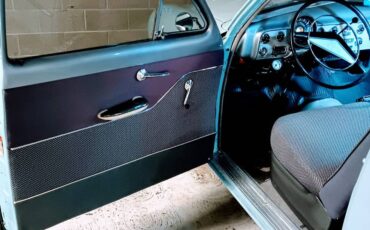 Ford-custom-tudor-1951-blue-6