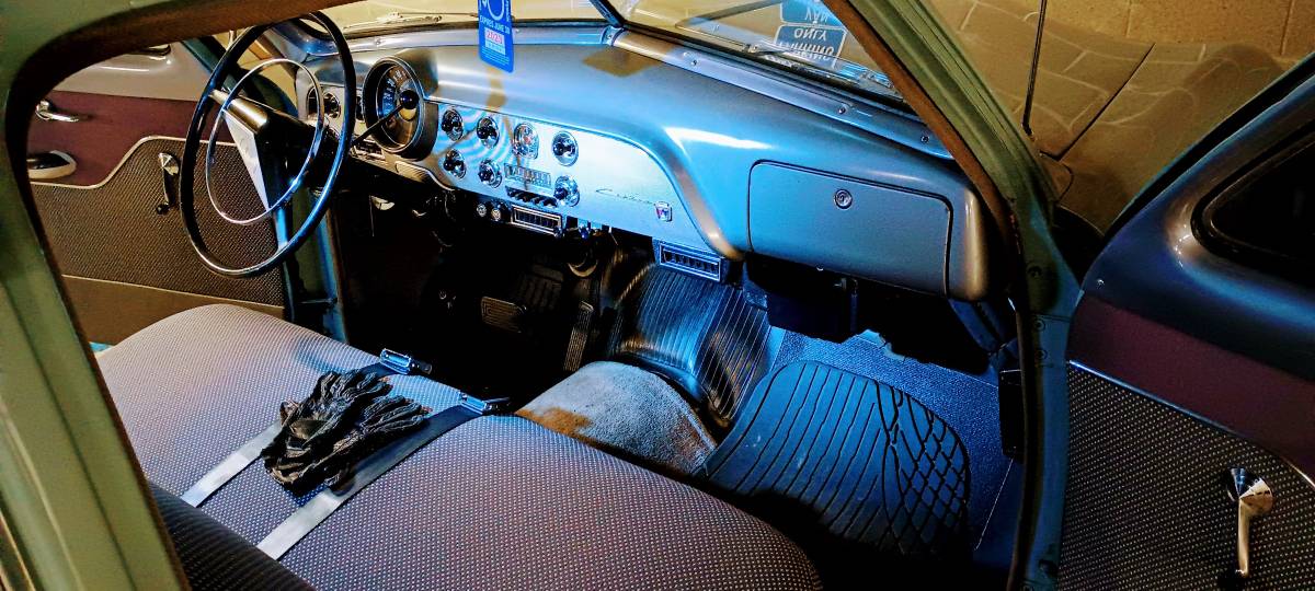 Ford-custom-tudor-1951-blue-7