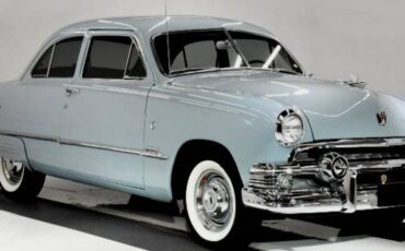 Ford-custom-tudor-1951-blue-8