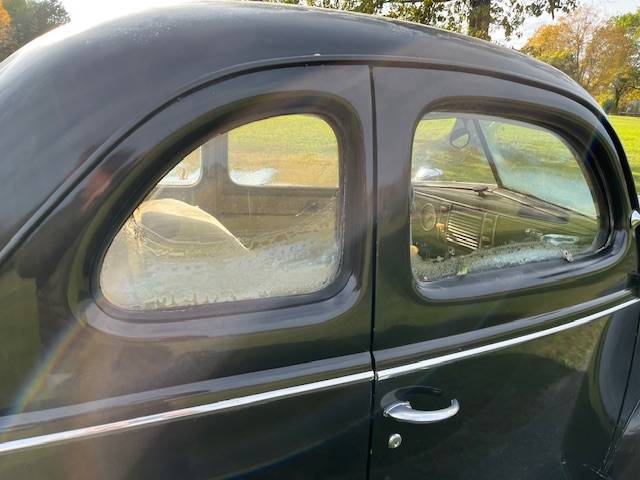 Ford-deluxe-1939-brown-1