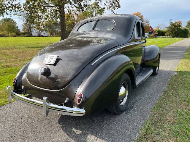 Ford-deluxe-1939-brown-2