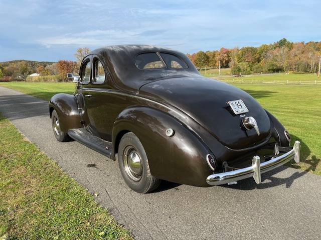 Ford-deluxe-1939-brown-3