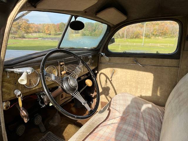 Ford-deluxe-1939-brown-5