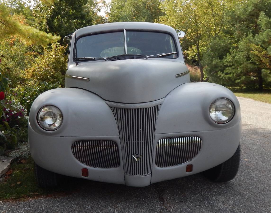 Ford-deluxe-1941-grey-17