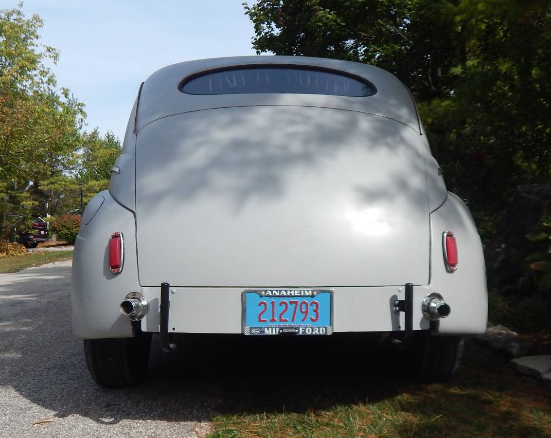 Ford-deluxe-1941-grey-3