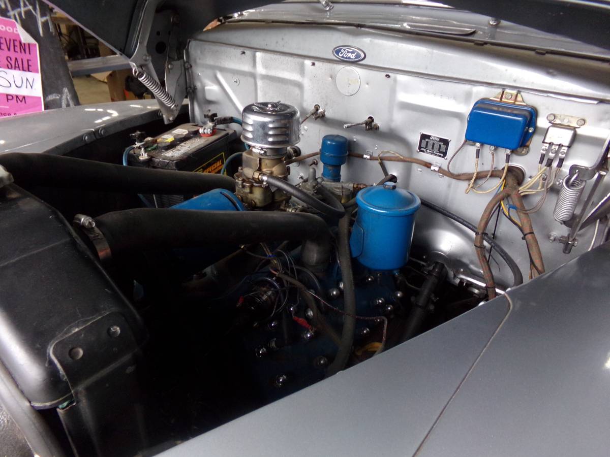 Ford-deluxe-1948-grey-8