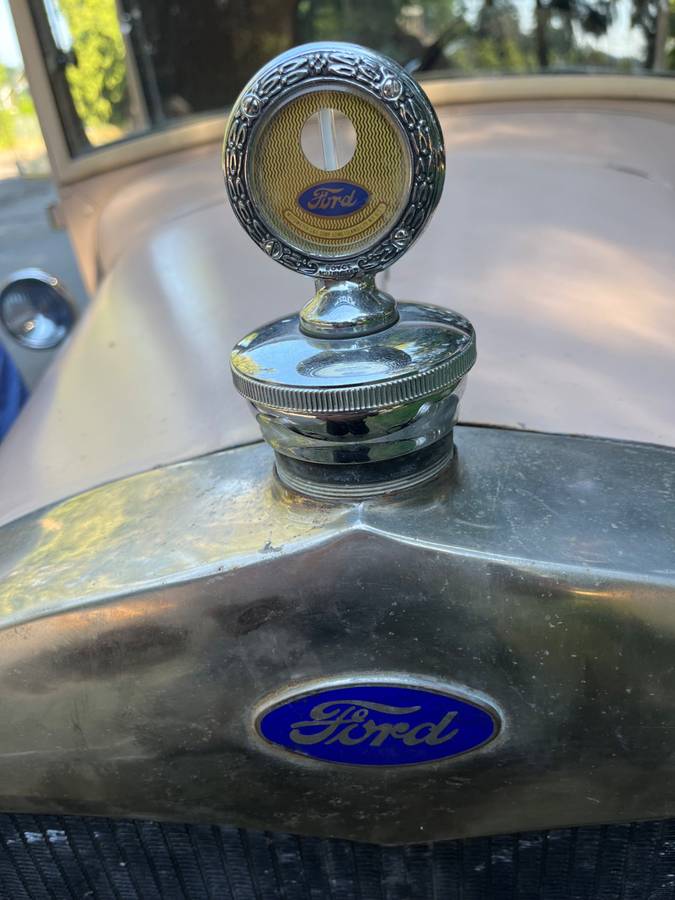Ford-deluxe-coupe-1928-yellow-5