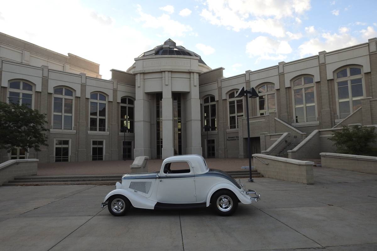 Ford-deluxe-coupe-1933-white