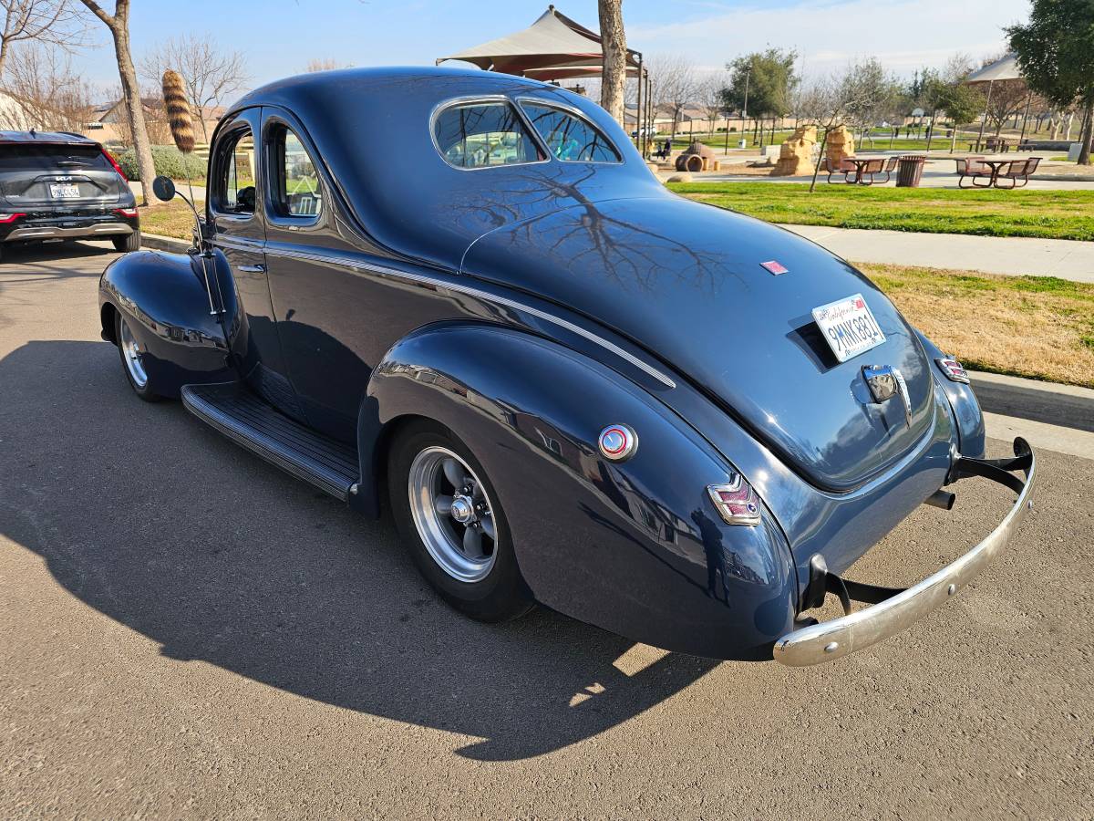 Ford-deluxe-coupe-1940-blue-28