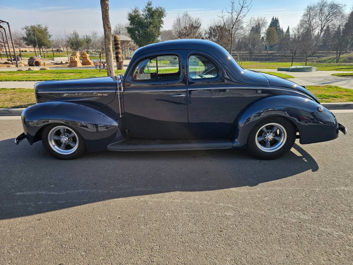 Ford-deluxe-coupe-1940-blue-46