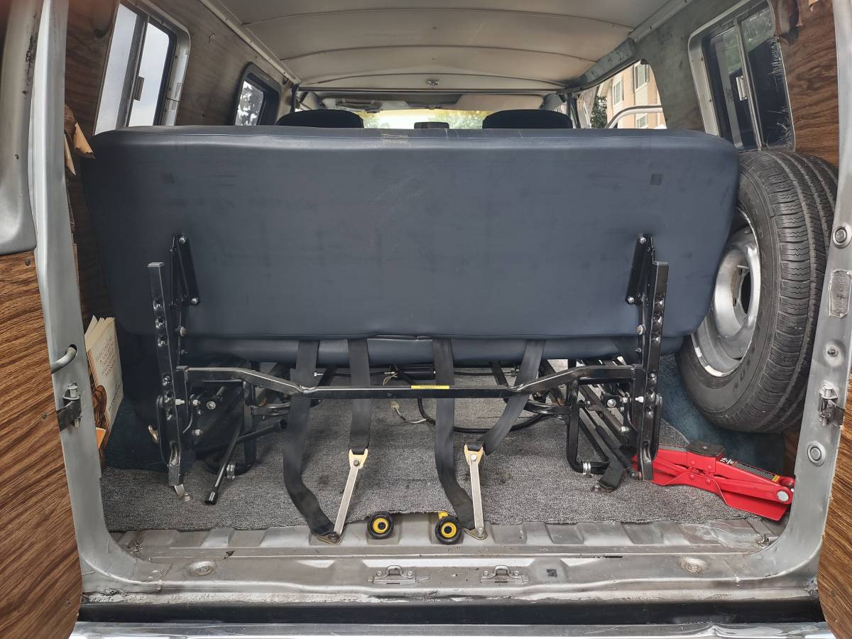 Ford-e-150-econoline-1979-grey-3