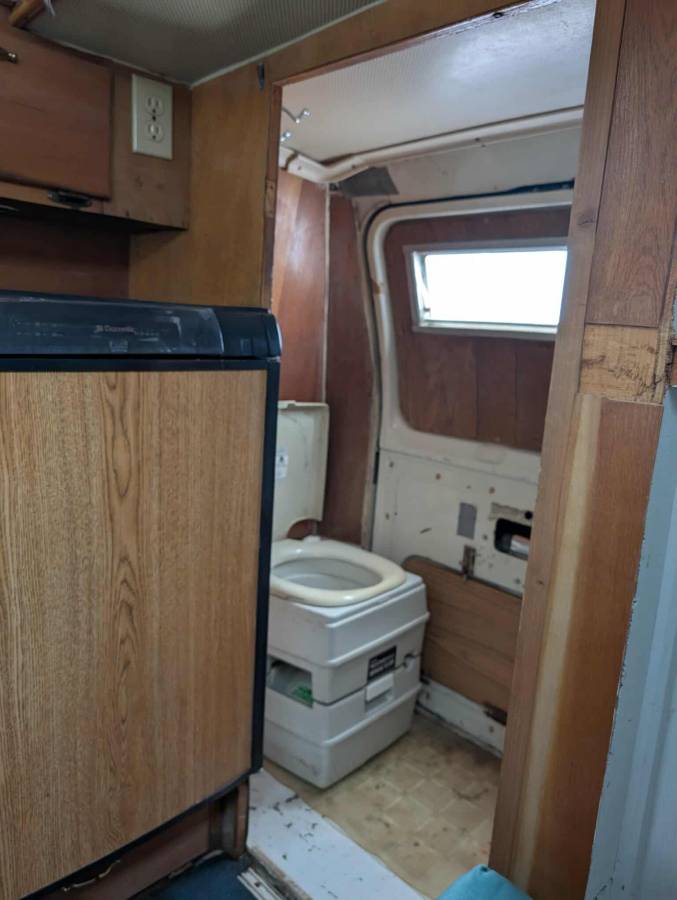 Ford-e-250-econoline-1986-white-12