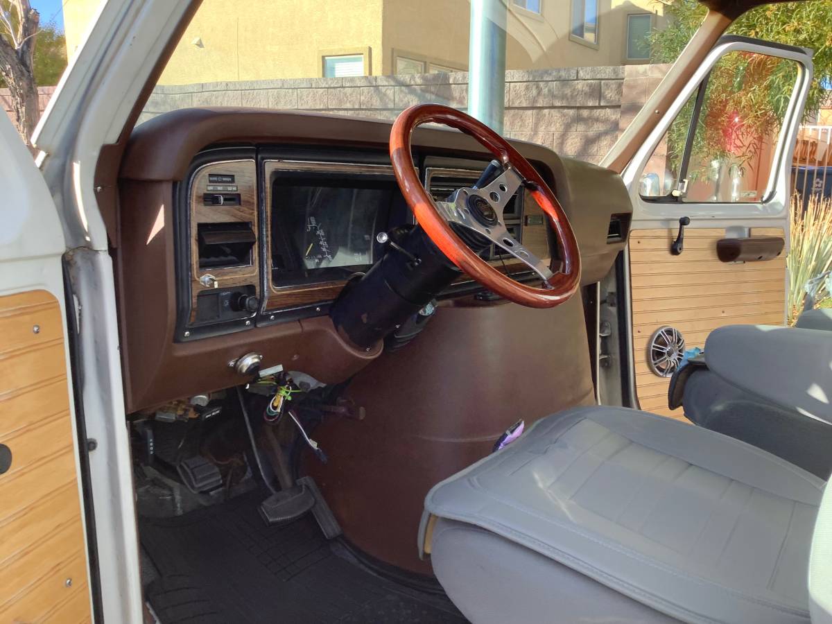 Ford-e-250-econoline-1990-custom-8