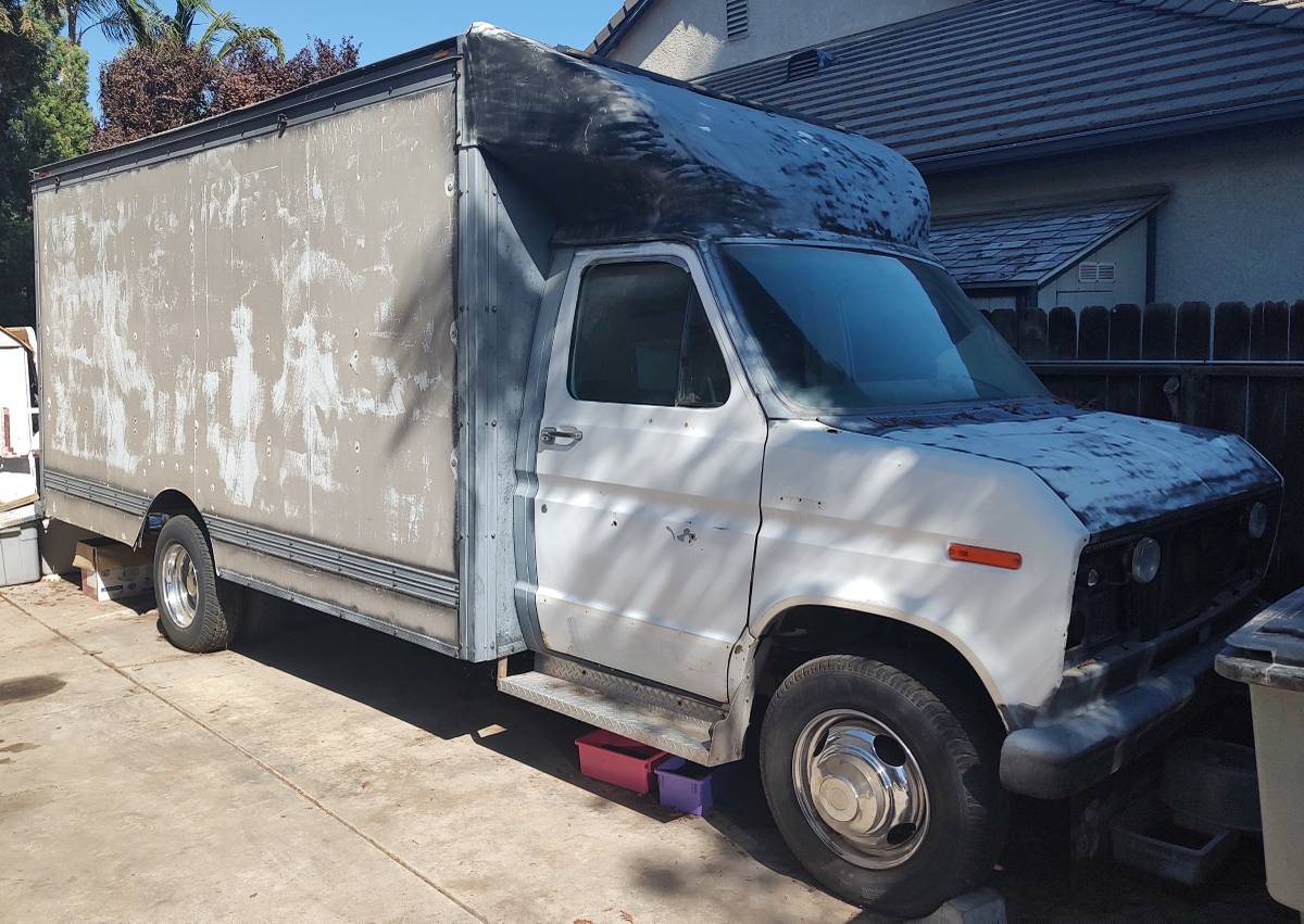 Ford-e-350-1979-white-4