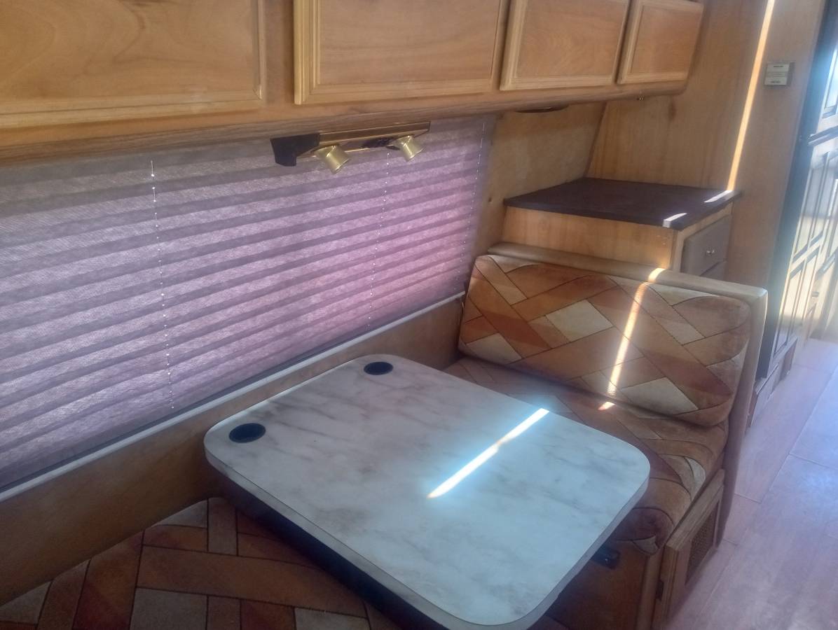 Ford-e-350-econoline-1985-white-9