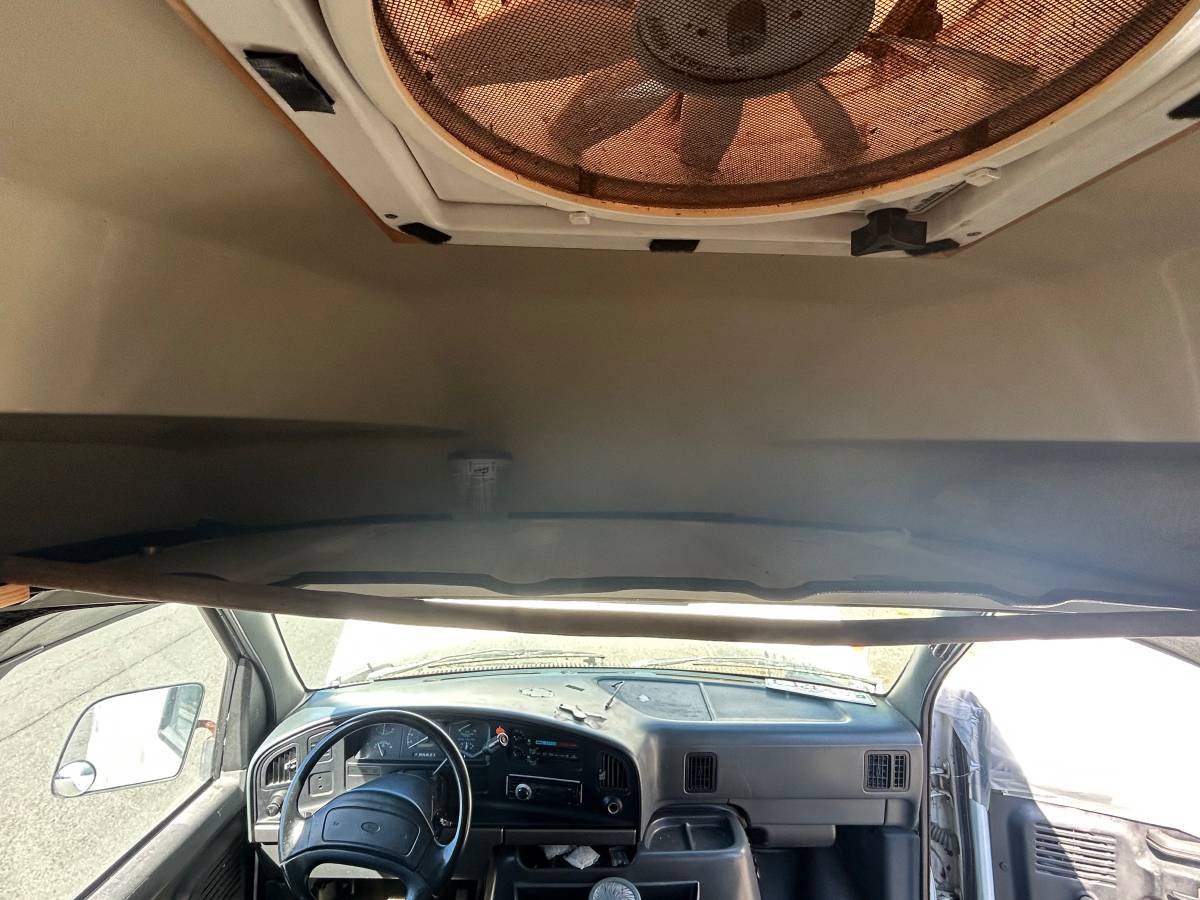 Ford-e-350-econoline-diesel-1994-white-13