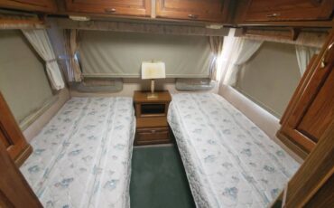 Ford-e-350-econoline-winnebago-1987-14