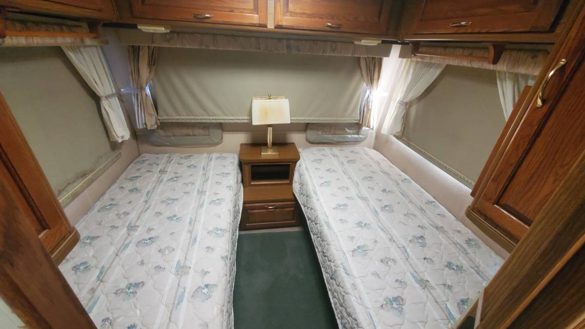Ford-e-350-econoline-winnebago-1987-14