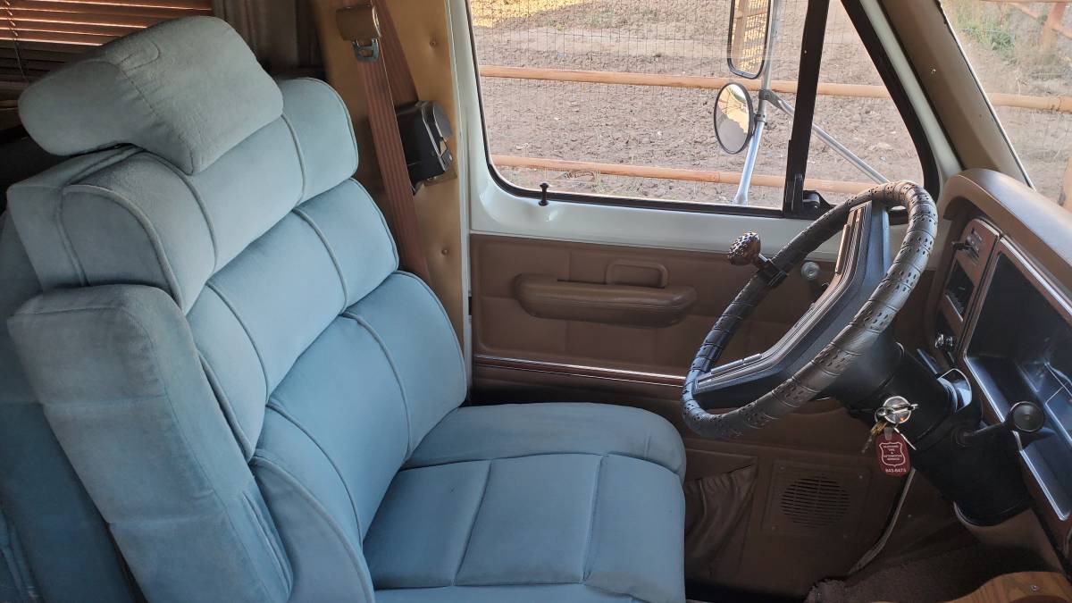 Ford-e-350-econoline-winnebago-1987-17
