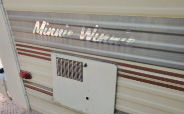 Ford-e-350-econoline-winnebago-1987-6