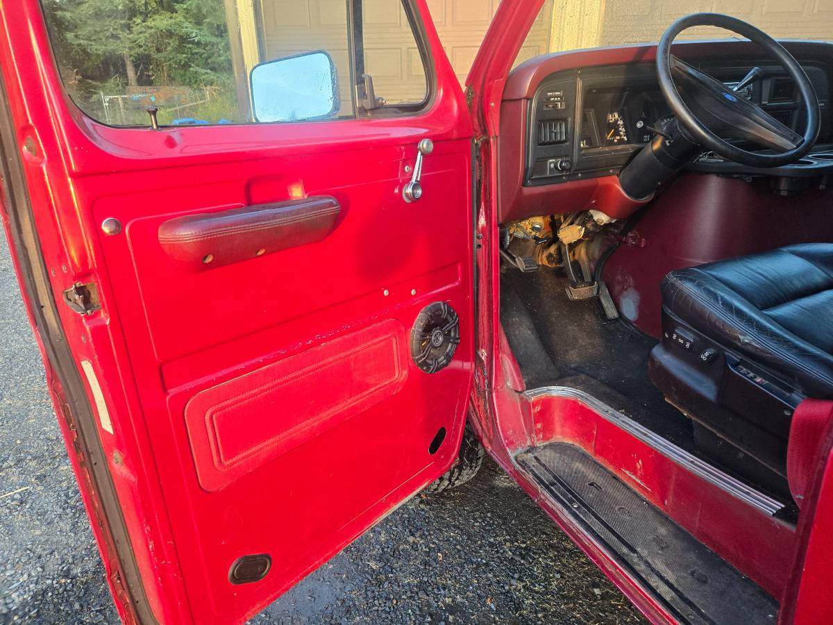 Ford-e150-cargo-van-1989-red-11