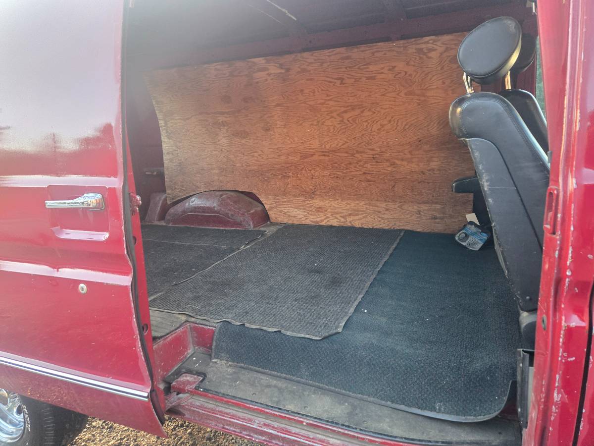 Ford-e150-cargo-van-1989-red-7