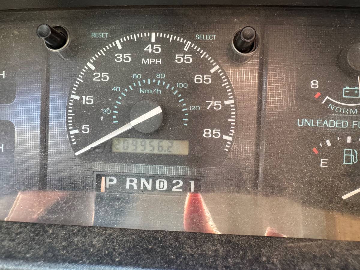 Ford-e150-conversion-van-1994-green-10